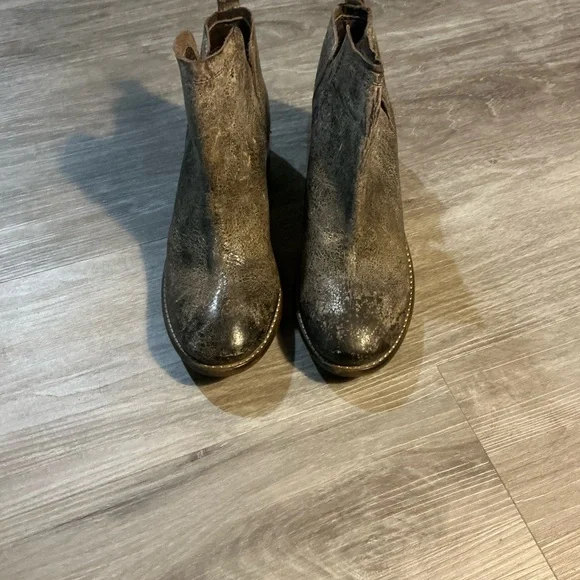 Diba True Women's Distressed Leather Ankle Boots . - Picture 2 of 5